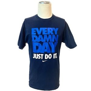 Nike Navy Blue Logo Loose Fit Short Sleeve T-Shirt, Mens Size Large.